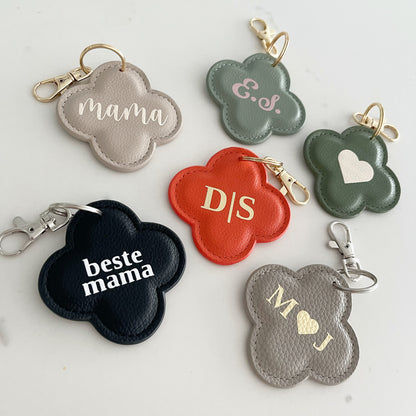 DELOA ® Personalisierter Kleeblatt Schlüsselanhänger aus Litchi Kunstleder mit Personalisierung